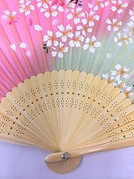 飛び柄 光沢のある生地 扇子に花柄 染め 素敵なデザイン 紬 正絹AK-7325 楽天市場】扇子 和柄扇子 絹扇子 桜 鈴蘭 鶴亀 菖蒲 富士山 舞妓